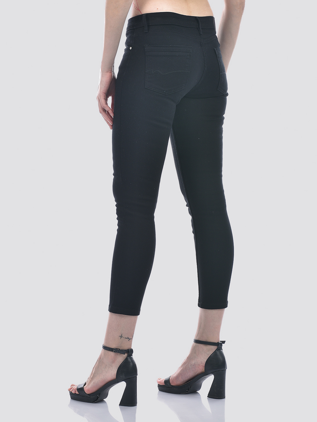 Numero Uno Women Black Slim Fit Sustainable Jeans
